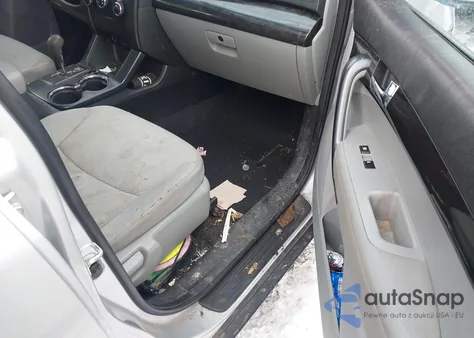 2011 Kia Sorento Lx z USA, uszkodzony, nr VIN 5XYKT3A17BG157790